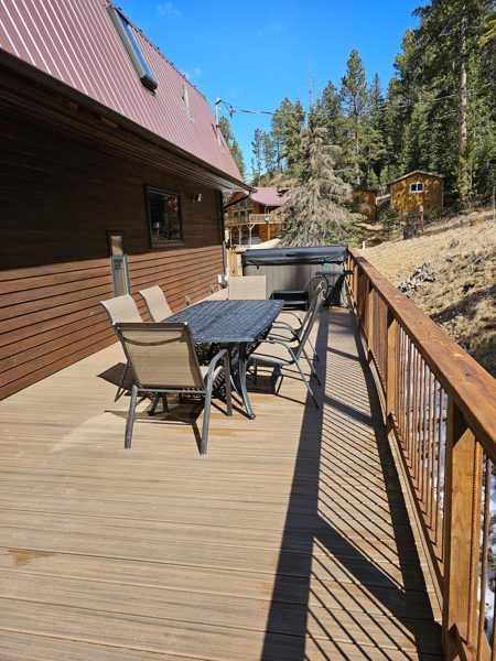 Deck dining and hot tub